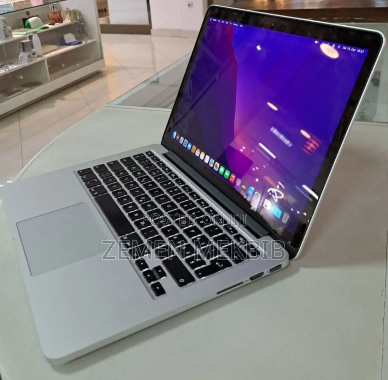 New Laptop Apple MacBook Pro 2015 8GB Intel Core I5 SSD 256GB