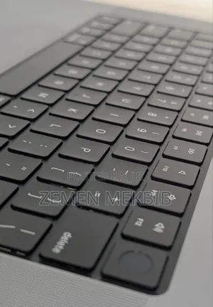 New Laptop Apple MacBook Pro M1 16GB Intel Core I9 SSD 1T