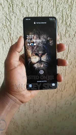 Photo - Samsung Galaxy S20 128 GB Gray