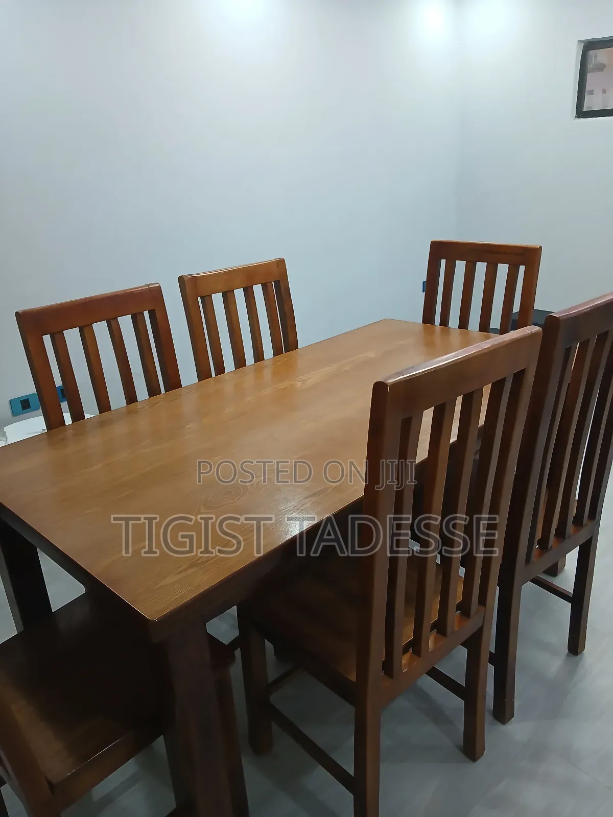 በዋንዛ የተሠራ የምግብ ጠረጴዛ ባለ 6 ወንበር 80*180ሳ.ሜ