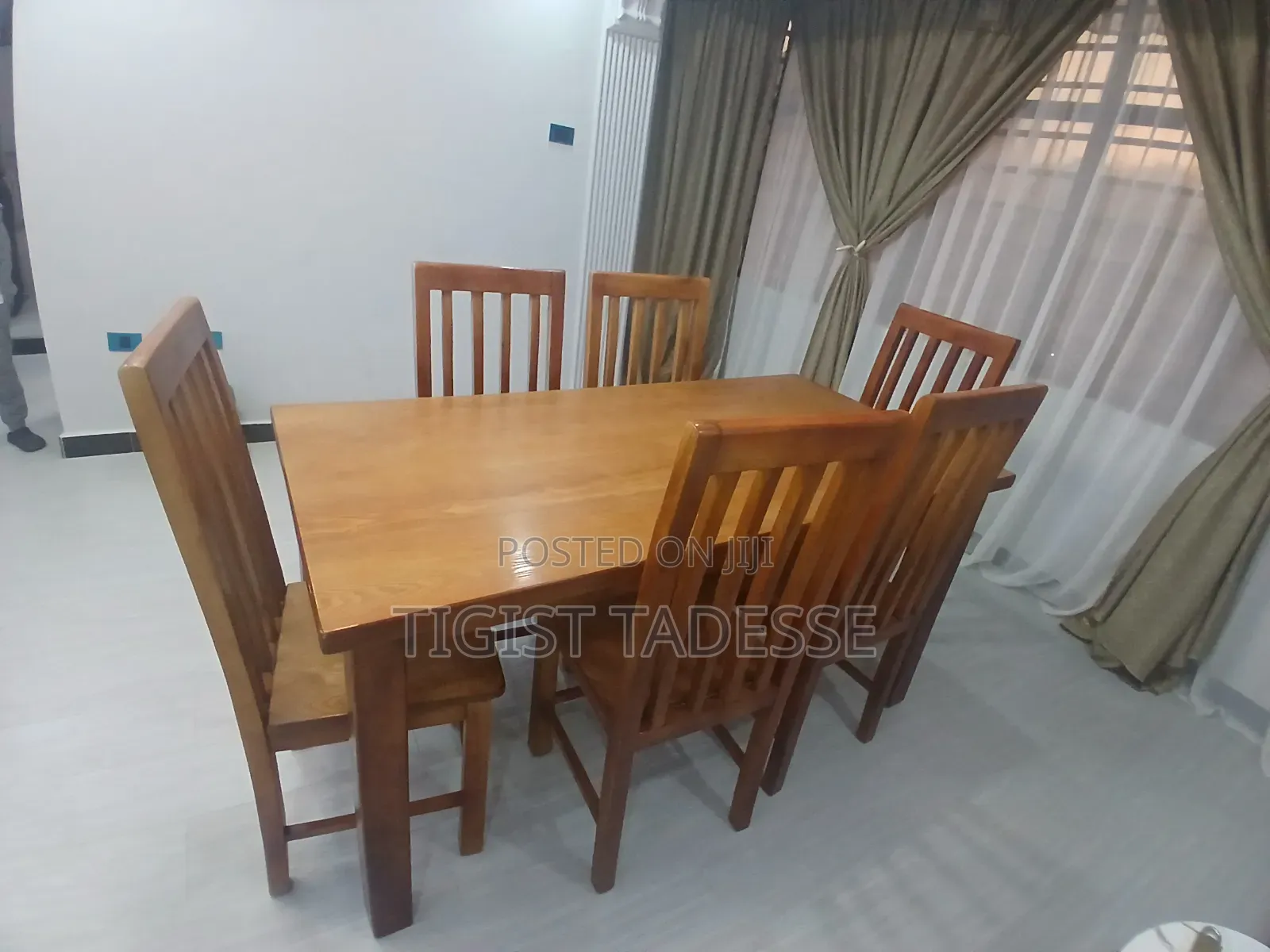 በዋንዛ የተሠራ የምግብ ጠረጴዛ ባለ 6 ወንበር 80*180ሳ.ሜ