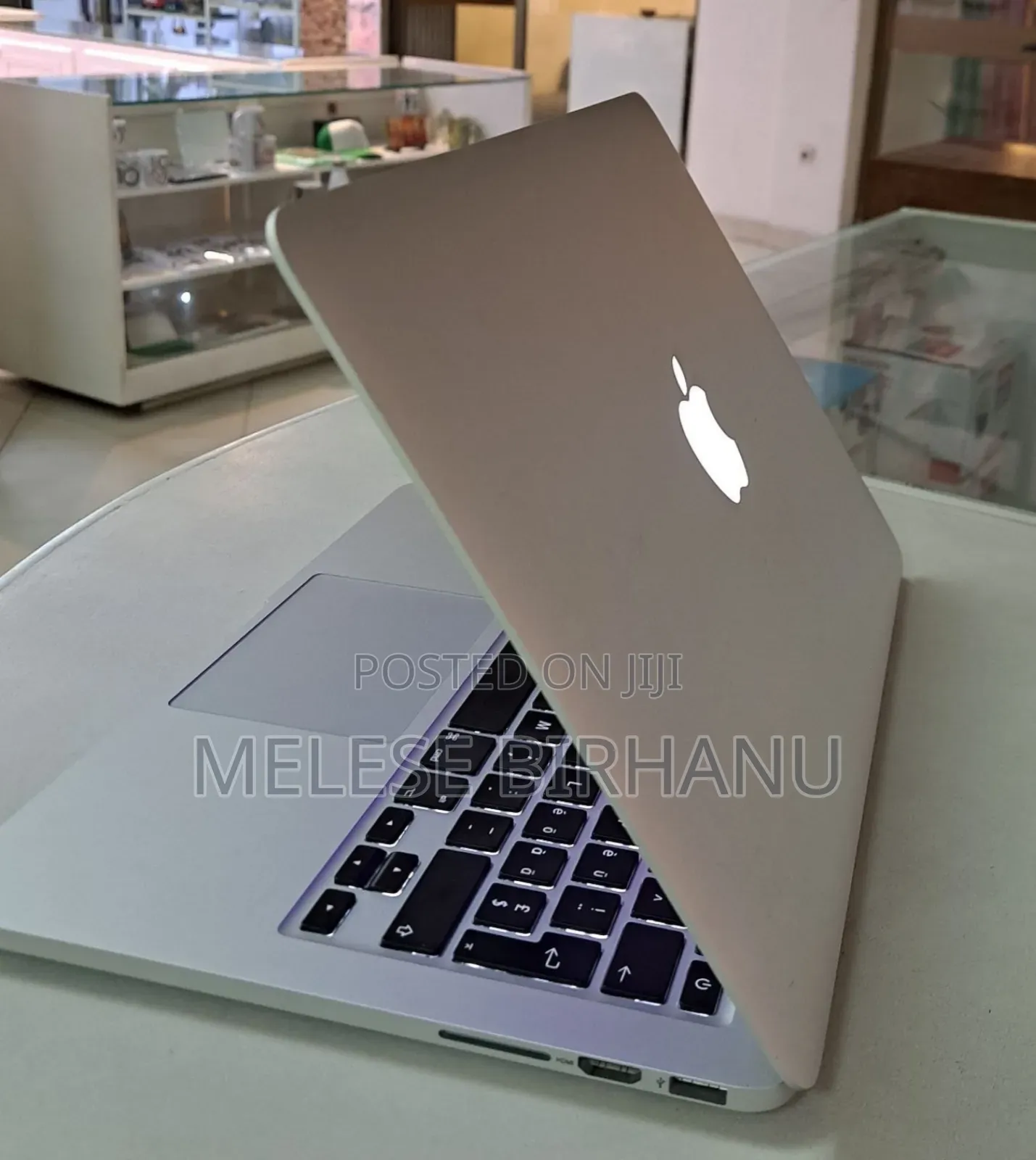 New Laptop Apple MacBook Pro 2015 8GB Intel Core I5 SSD 256GB
