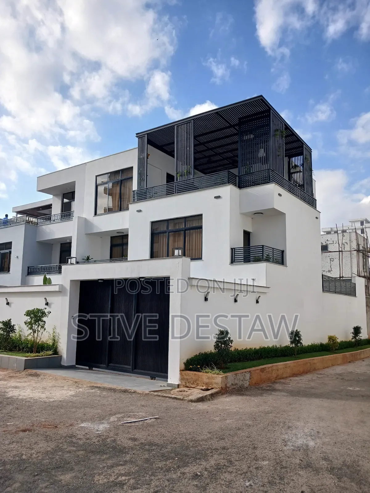 6bdrm House in Noah Real Estate, Bole for sale