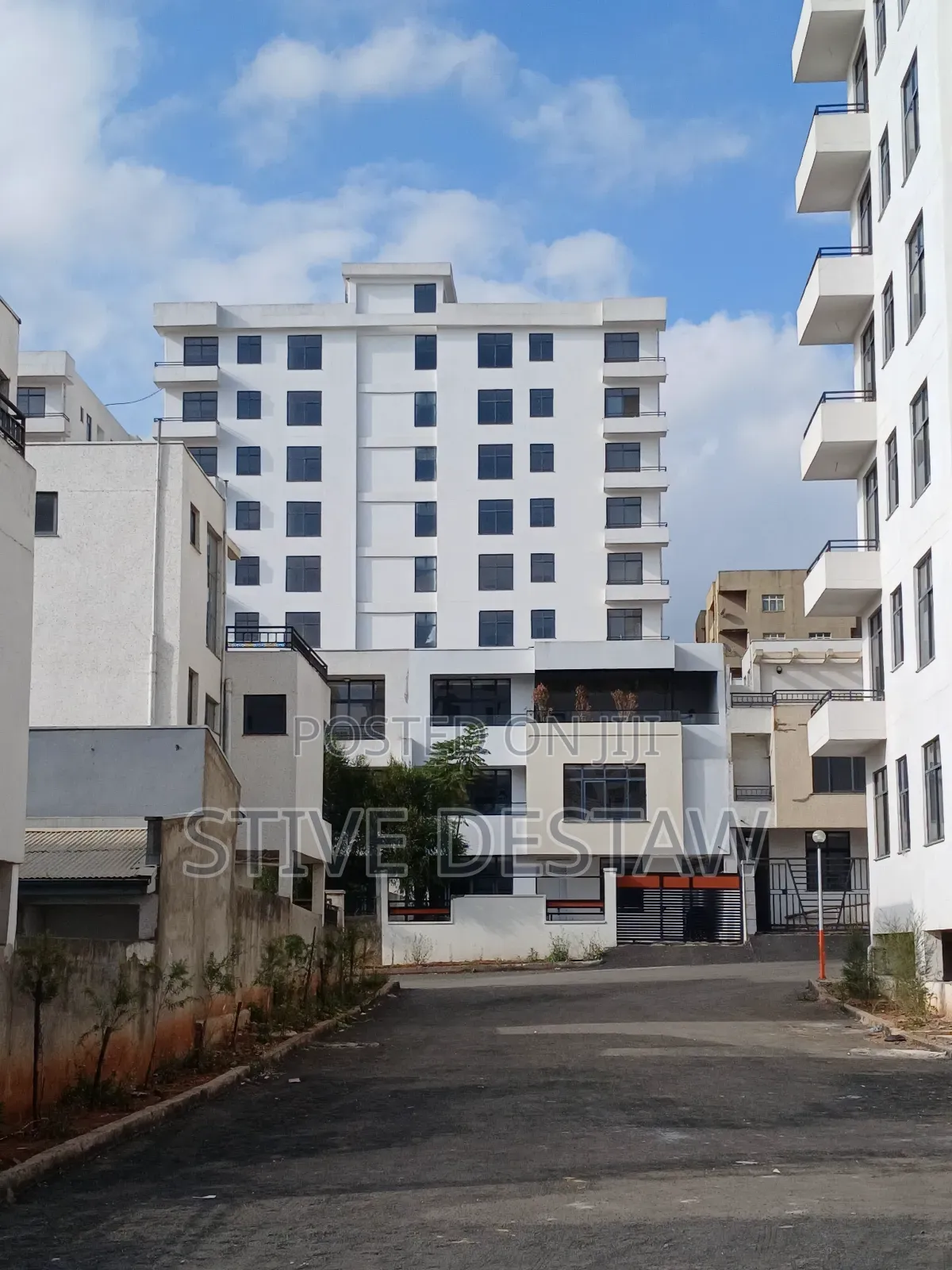 6bdrm House in Noah Real Estate, Bole for sale