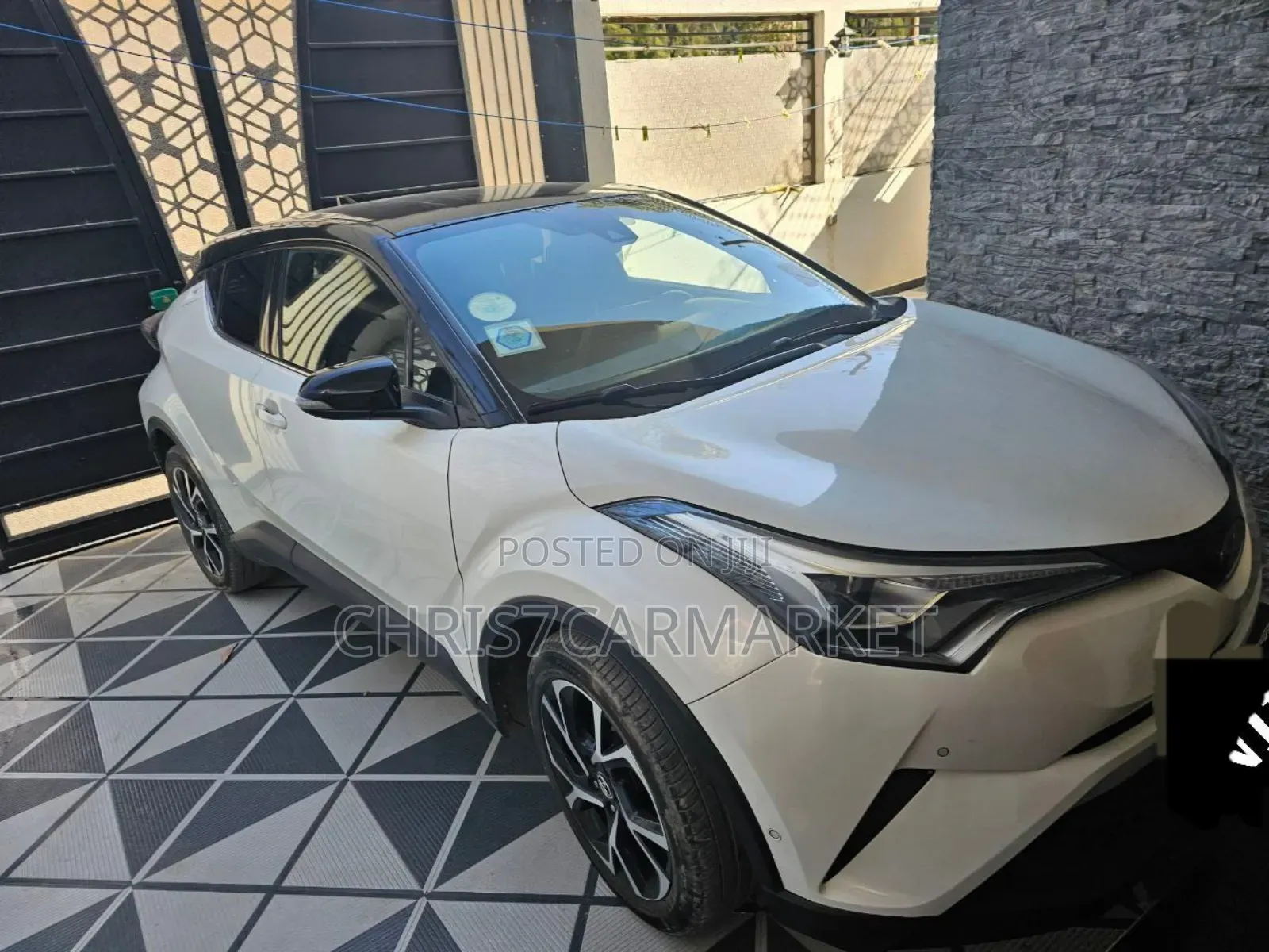 Toyota C-HR LE FWD 2019 White