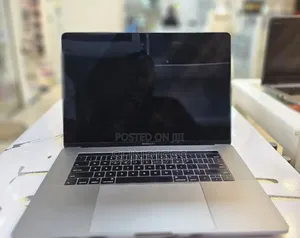 Photo - New Laptop Apple MacBook Pro 2017 16GB Intel Core I7 SSD 512GB