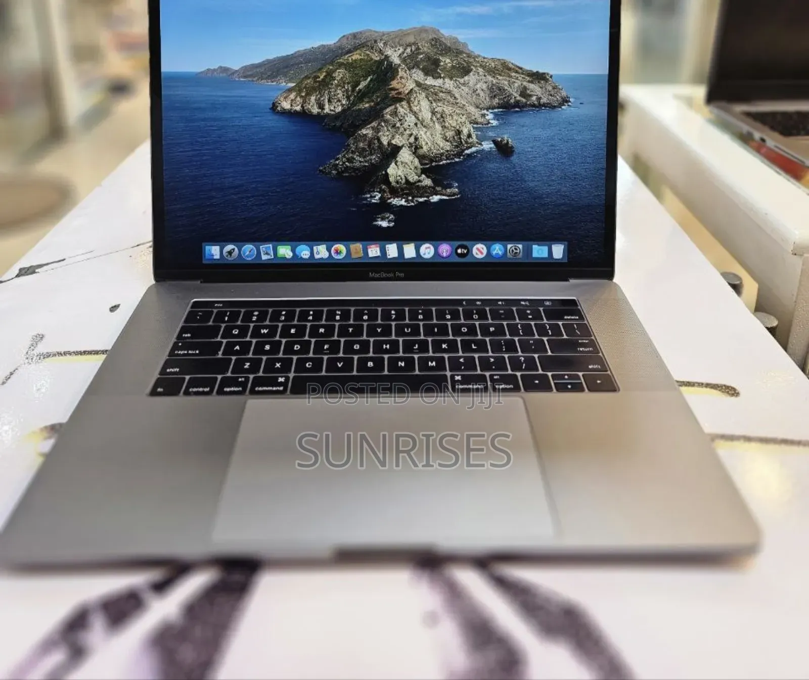 New Laptop Apple MacBook Pro 2017 16GB Intel Core I7 SSD 512GB