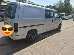 Toyota HiAce 2007 Silver