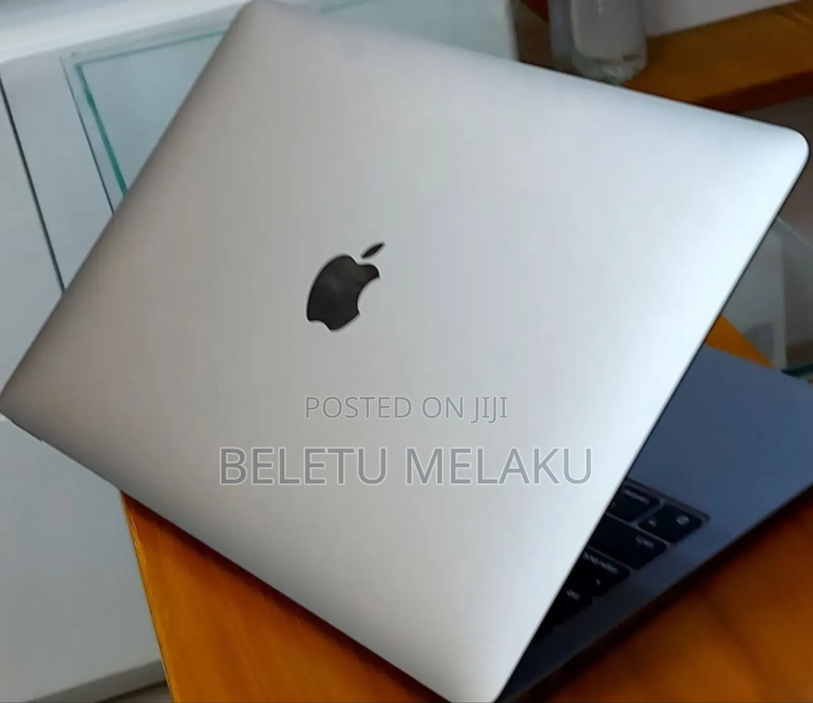 New Laptop Apple MacBook Air 2020 M1 8GB Apple M1 SSD 256GB