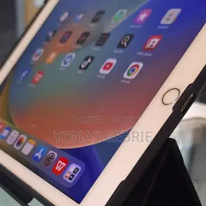 Photo - New Apple iPad 10.2 (2021) 128 GB Gray