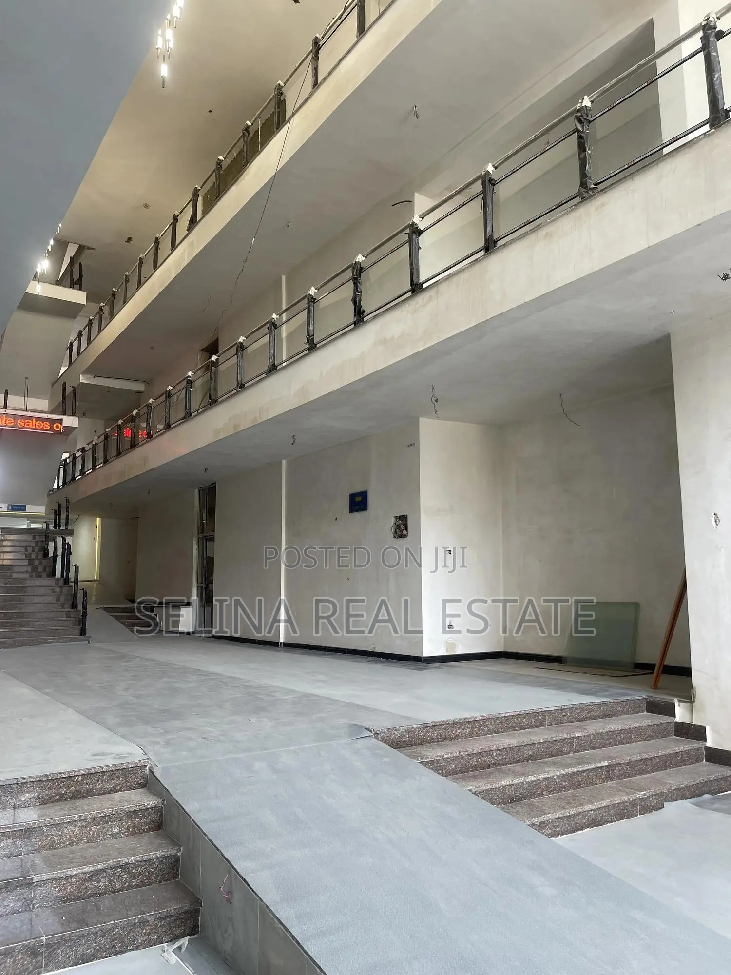 የንግድ ሱቆችን ከ 24-600 ካሬ