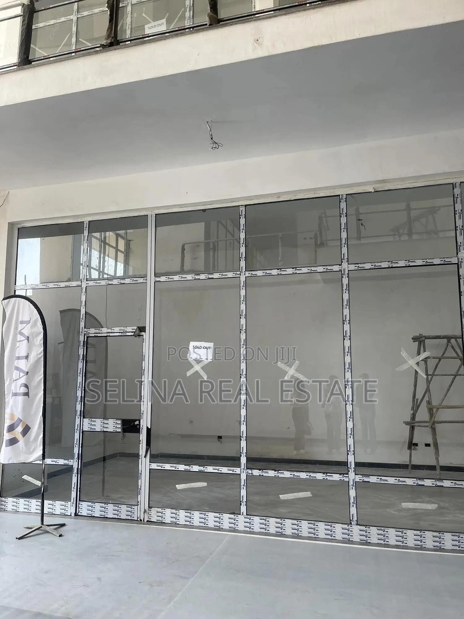 የንግድ ሱቆችን ከ 24-600 ካሬ