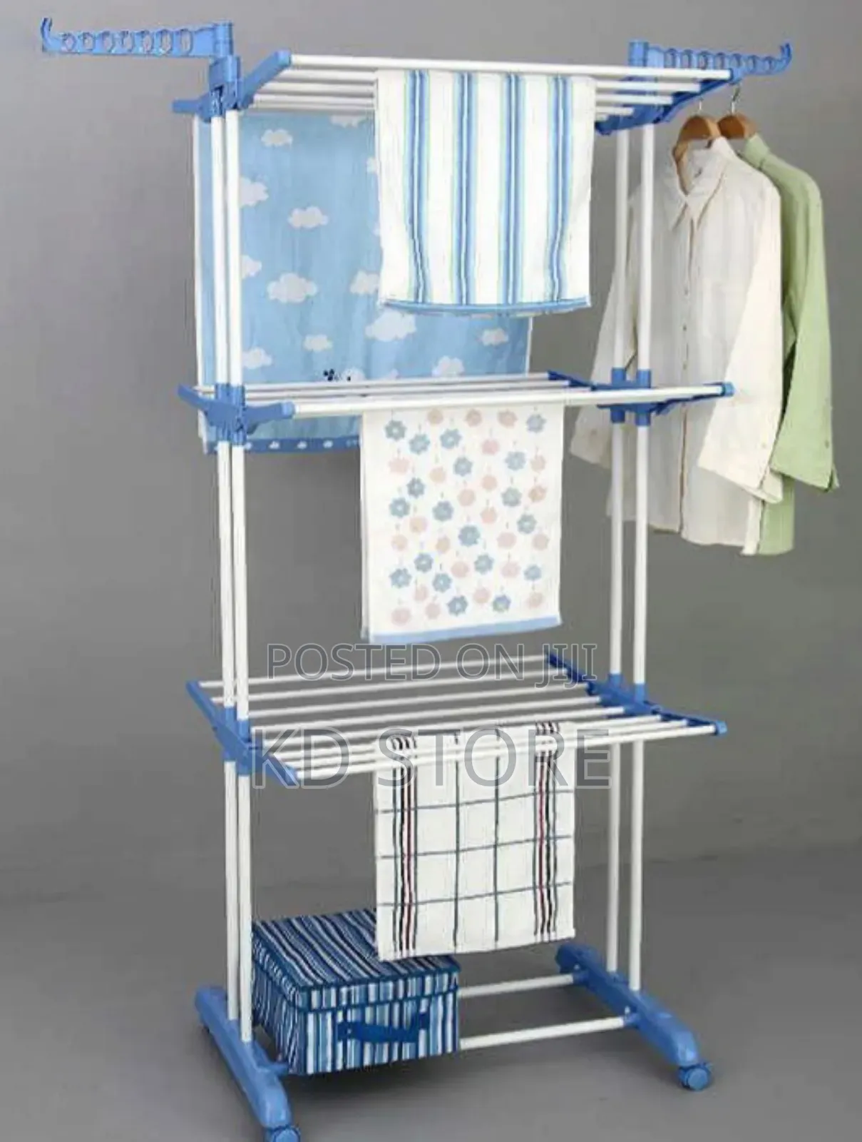 የልብስ ማስጫ በቤት ውስጥም ሆነ ከቤት ውጭ ልብሶችን ለማድረቅ