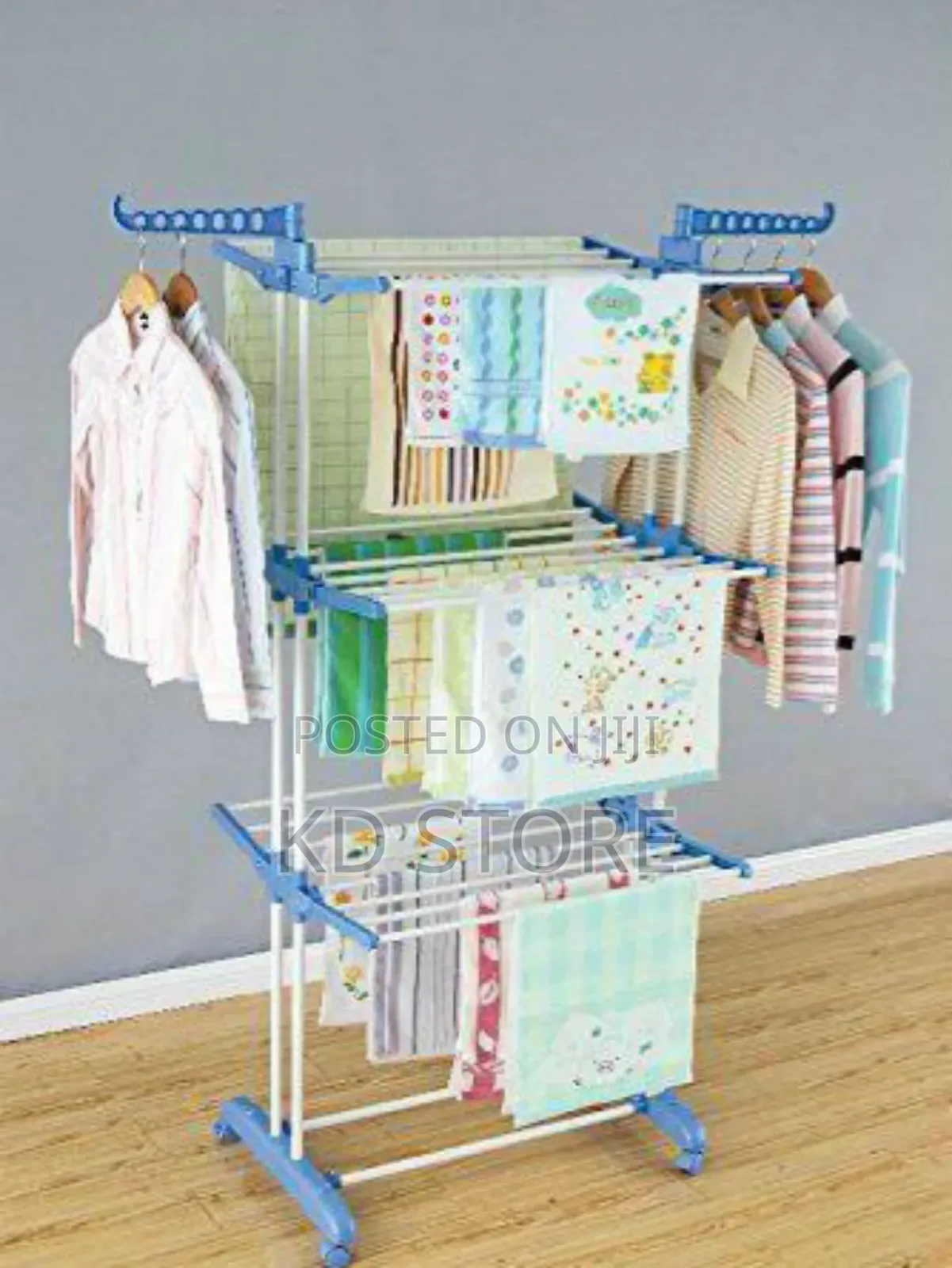 የልብስ ማስጫ በቤት ውስጥም ሆነ ከቤት ውጭ ልብሶችን ለማድረቅ