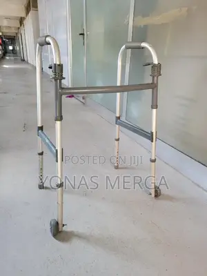 Photo - Walker፮埒walker<>Height-Adjustable Mobility Walker Dp-Sc4005s