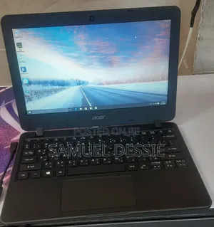 Laptop Acer 4GB Intel Celeron HDD+SSD 500GB