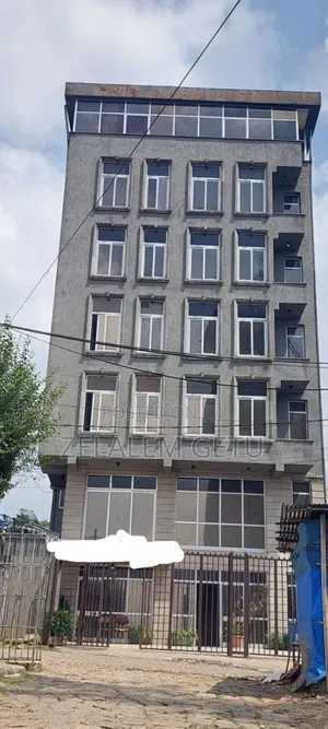 መሀል ከተማ የሚሸጥ ህንፃ G+6 ፎቅ