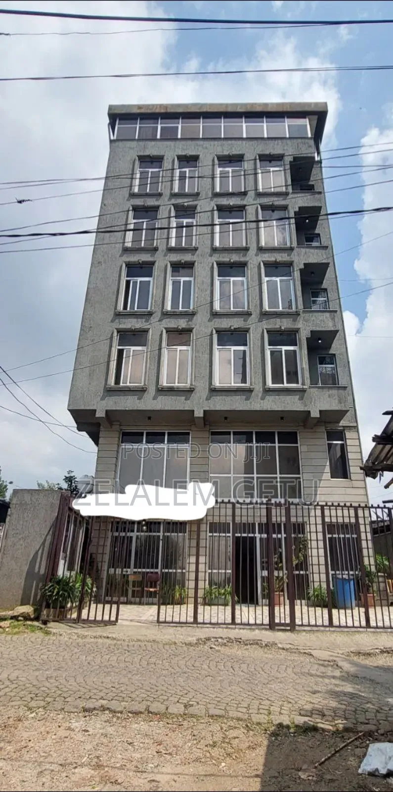 መሀል ከተማ የሚሸጥ ህንፃ G+6 ፎቅ