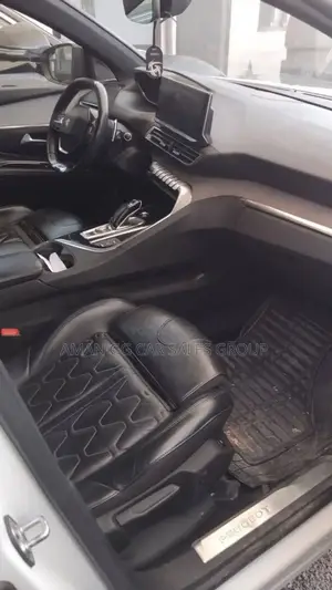 Peugeot 5008 2022 White