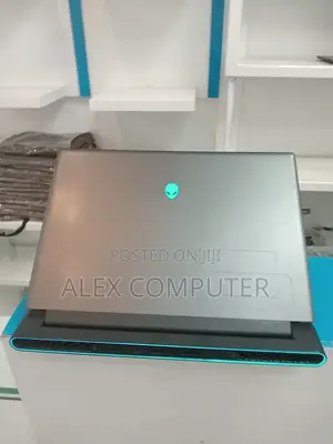 New Laptop Alienware M17x R2 16GB Intel Core I7 SSD 1T
