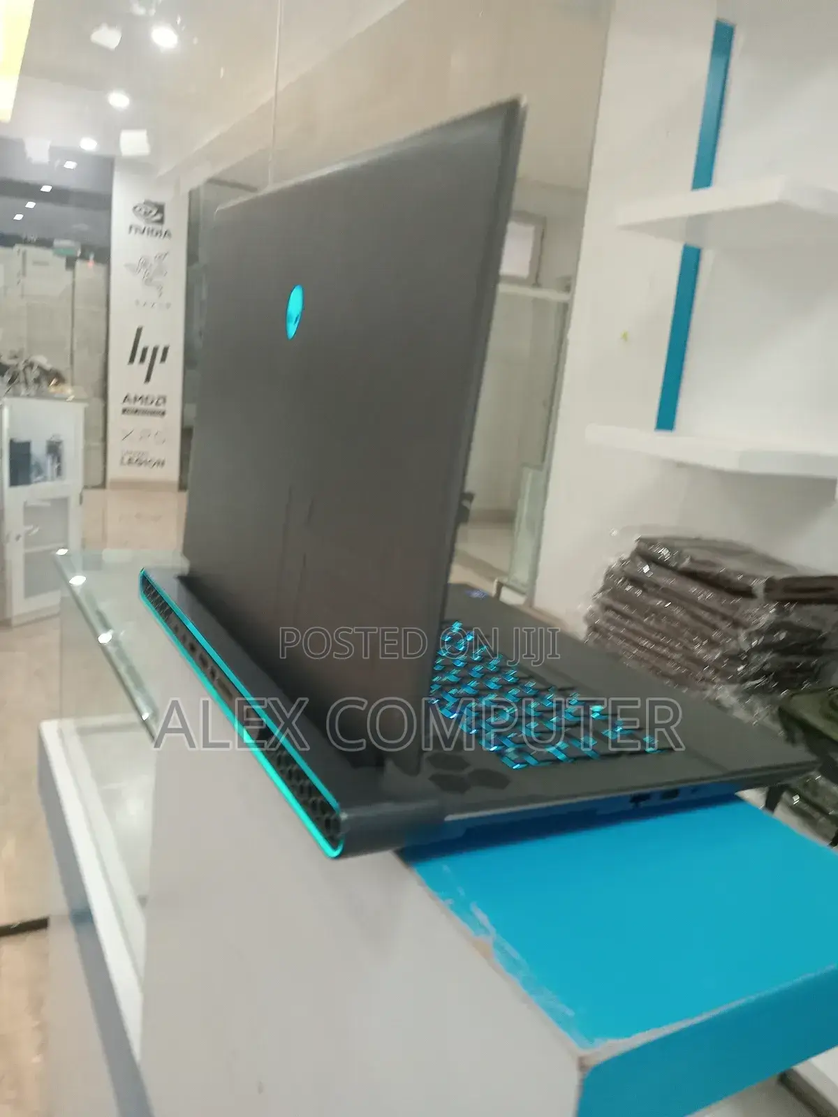 New Laptop Alienware M17x R2 16GB Intel Core I7 SSD 1T