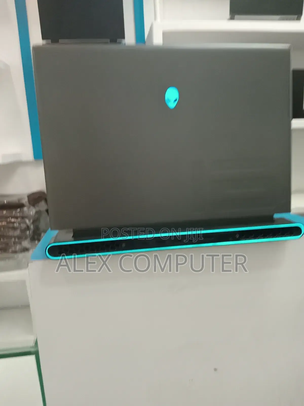New Laptop Alienware M17x R2 16GB Intel Core I7 SSD 1T
