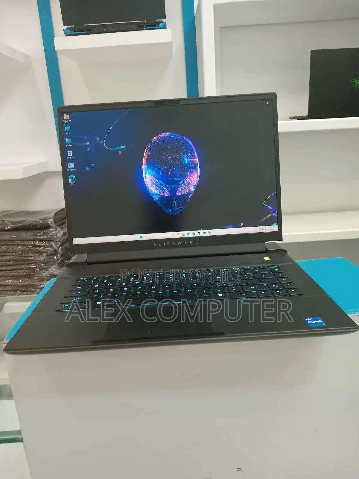 New Laptop Alienware M17x R2 16GB Intel Core I7 SSD 1T