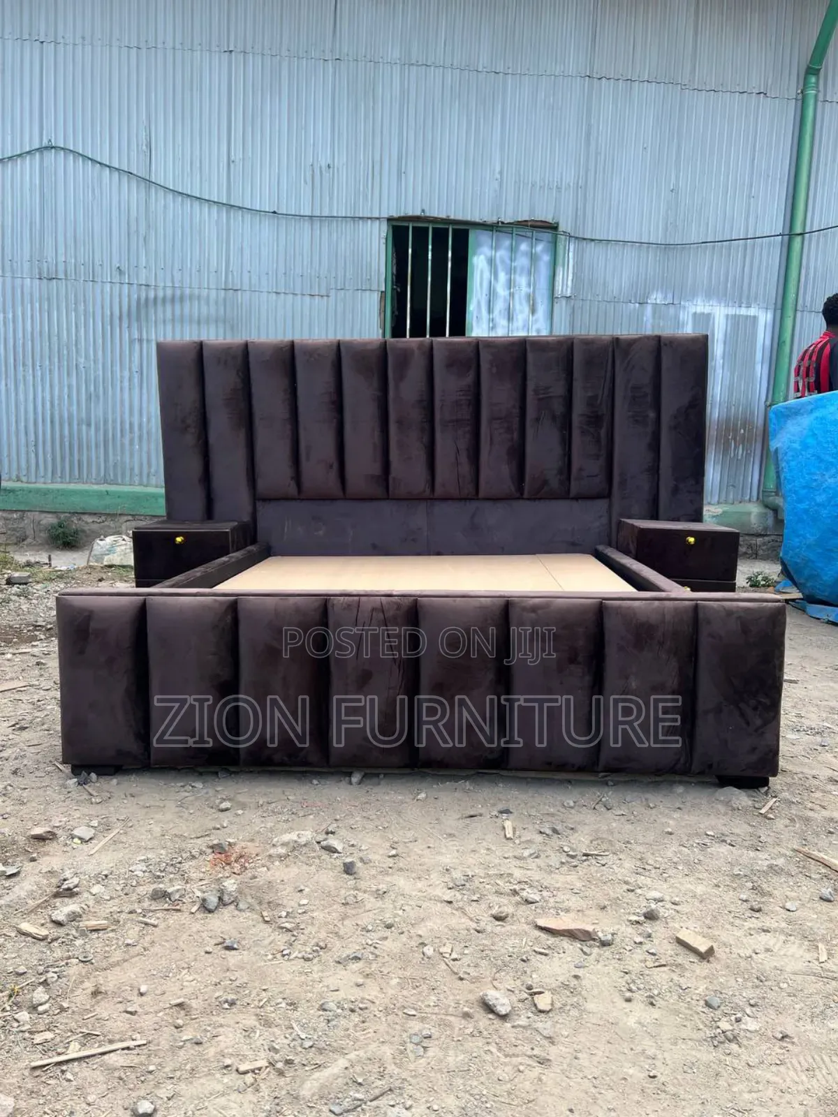 Zion Furniture Grid Bed