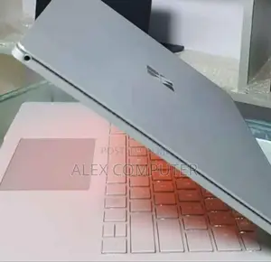 New Laptop Microsoft Surface Book 3 16GB Intel Core I7 SSD 256GB