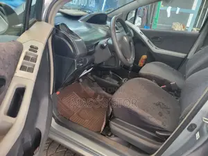 Toyota Yaris 2010 Gray