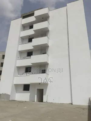 የንግድ ሱቆች CMC ከአፍሪካ ኮንቬንሽን ሴንተር ወደ መገናኛ በሚወስደው ዋና አስፓልት ላይ