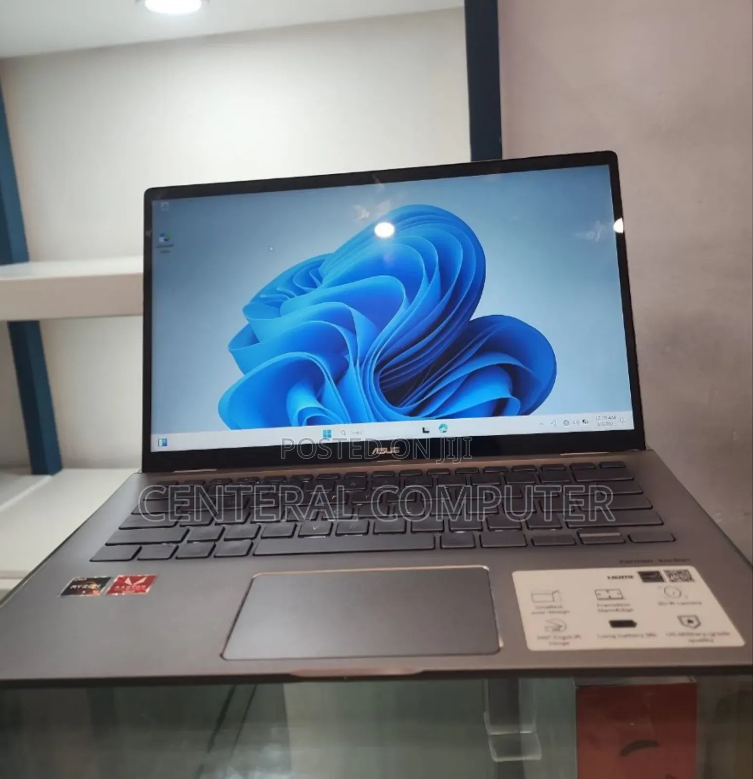 New Laptop Asus ZenBook UX31LA 8GB AMD Ryzen 5 SSD 256GB