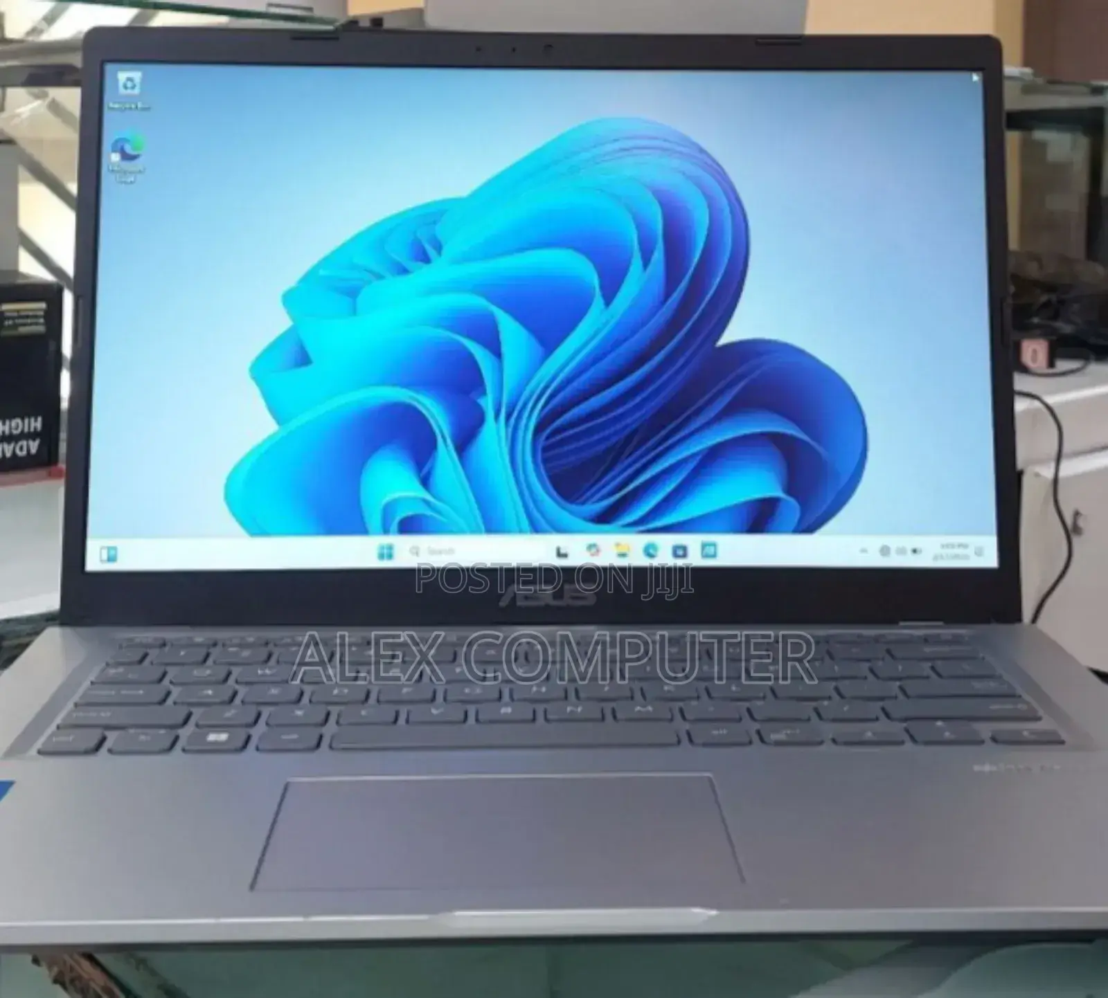 New Laptop Asus VivoBook 15 X505BA 8GB Intel Core I3 SSD 256GB