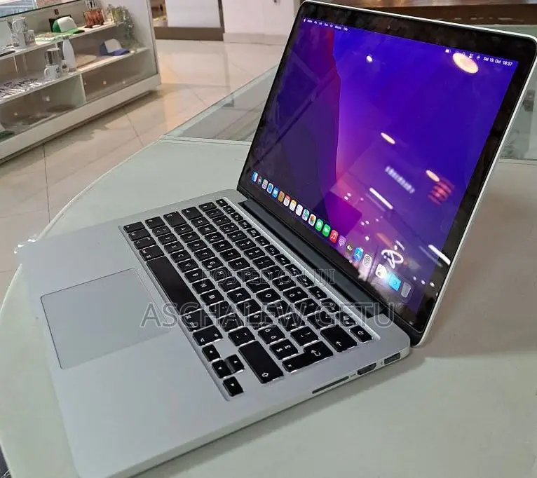 New Laptop Apple MacBook 8GB Intel Core I5 SSD 256GB