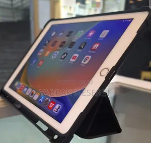 Photo - New Apple iPad (2022) 128 GB Silver