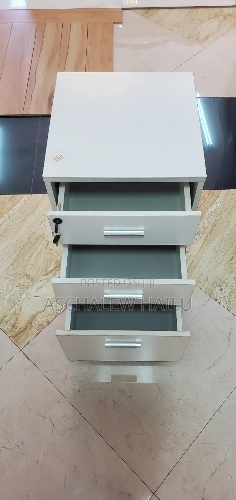 Medium Size Office Shelf ዘመናዊ የቢሮ ሼልፍ