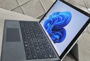 New Laptop Microsoft Surface 8GB Intel Core I7 SSD 256GB