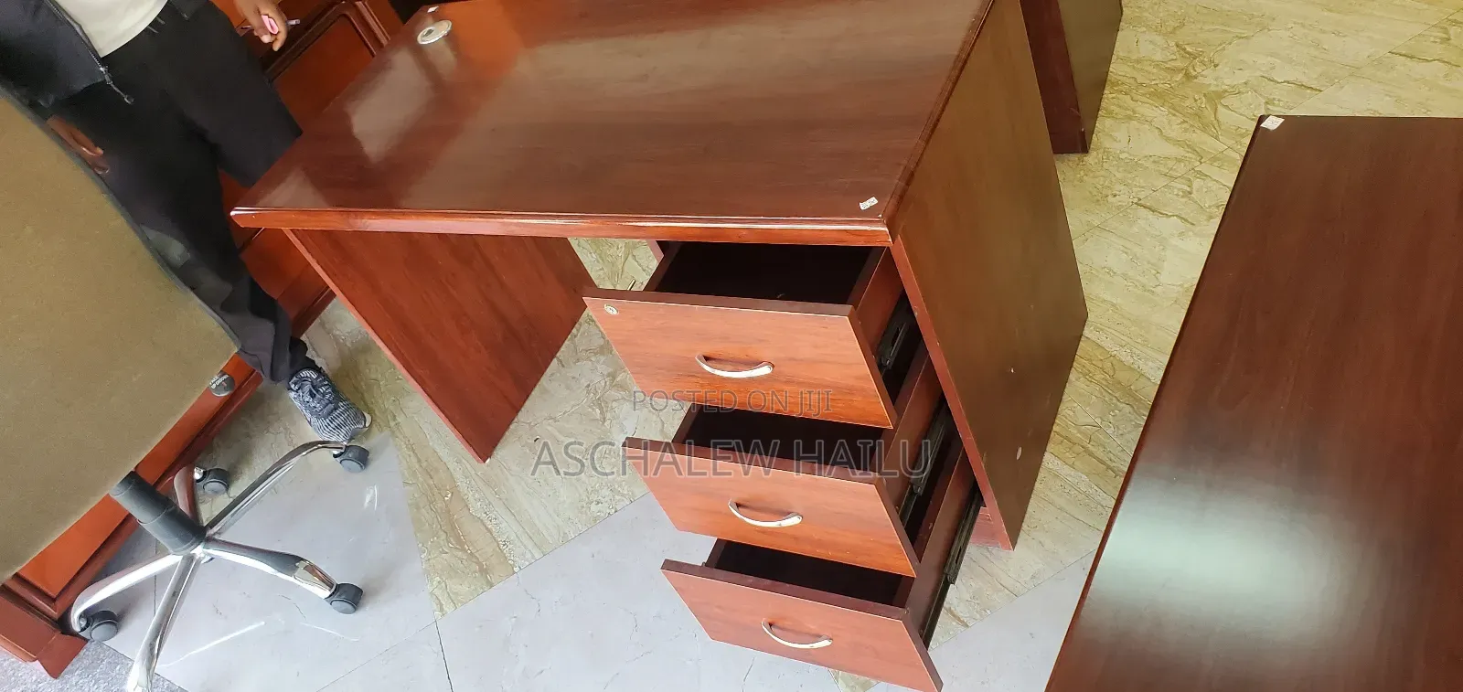 Office Table የ ቢሮ ጠረጴዛ