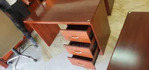 Office Table የ ቢሮ ጠረጴዛ