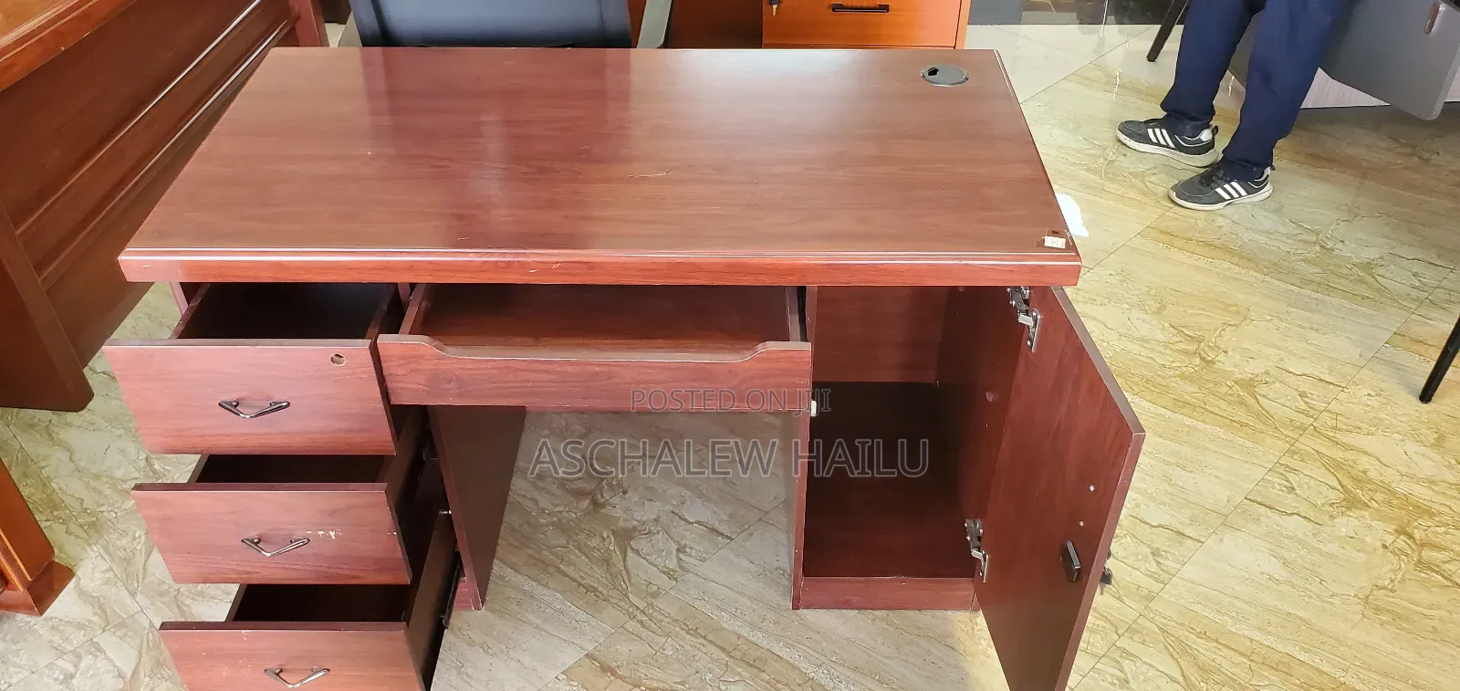 Office Tabel High Quality የ ቢሮ ጠረጴዛ