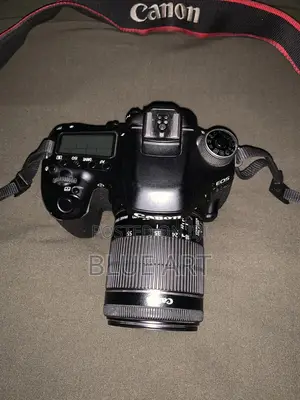 Photo - Canon Eos 80d With) Lens