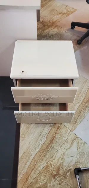 Bed Side Cabinet የ አልጋ ጎን እቃ ማስቀመጫ