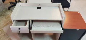 Photo - Small Office Table የ ቢሮ ጠረጴዛ