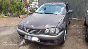 Photo - Toyota Avensis 1.6 VVT-i 2000 Burgundy