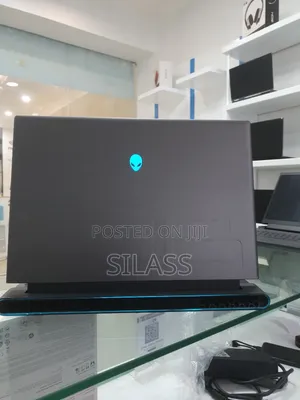 Photo - New Laptop Alienware M17x R2 16GB Intel Core I9 SSD 1T