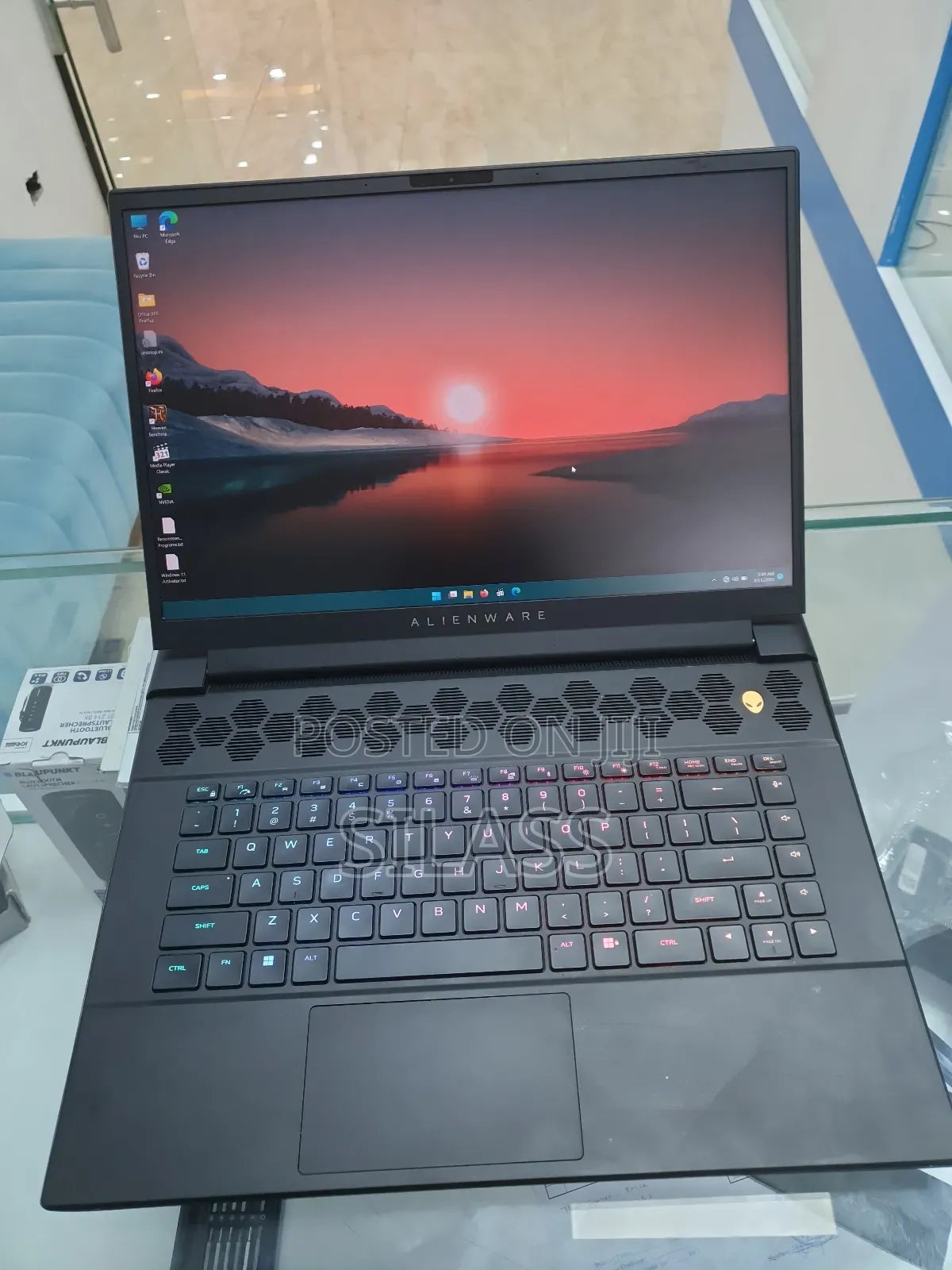 New Laptop Alienware M17x R2 16GB Intel Core I9 SSD 1T