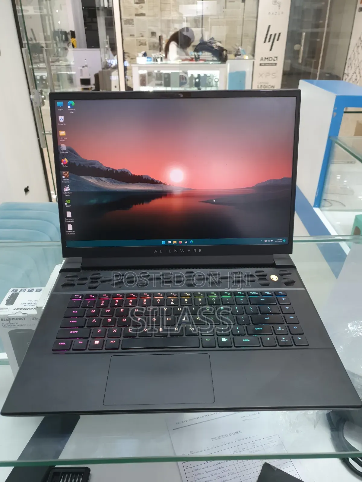 New Laptop Alienware M17x R2 16GB Intel Core I9 SSD 1T