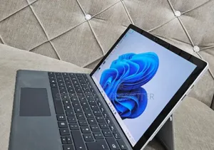 New Laptop Microsoft Surface 8GB Intel Core I7 SSD 256GB