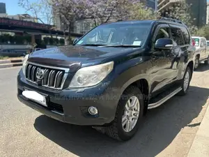 Photo - Toyota Land Cruiser Prado 2012 Gray
