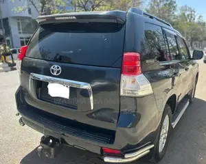Toyota Land Cruiser Prado 2012 Gray